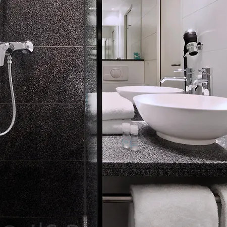 Hotel One 3*